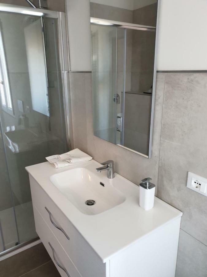 Sun Lake Apartments Desenzano del Garda Eksteriør billede